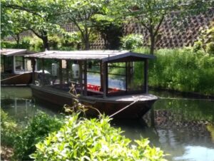 戸川みゆきさんとの京都旅行でミラクルメーカーが見知らぬおじいちゃんと友達になった川下りの船