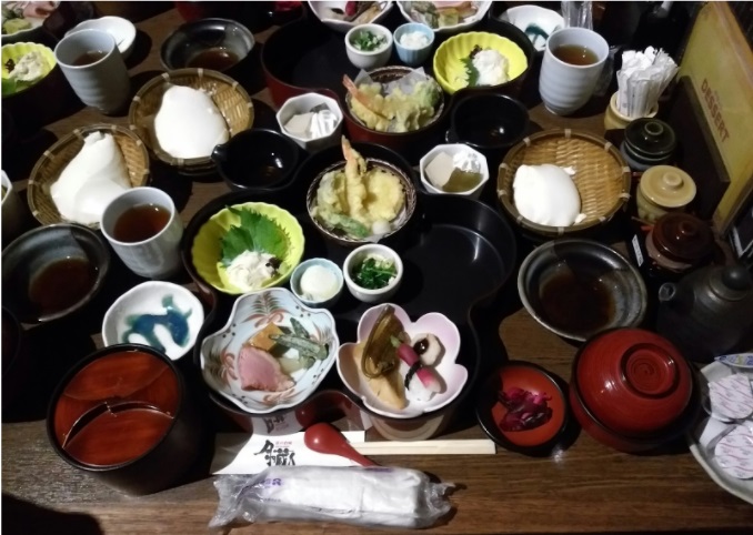 戸川みゆきさんとの京都旅行でミラクルメーカーの高校の先輩がいることを知ったときの昼食